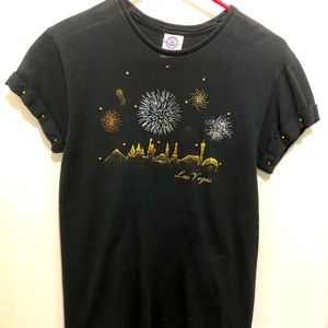 Super flattering 80’s vintage Las Vegas tee w. Stud details - SM